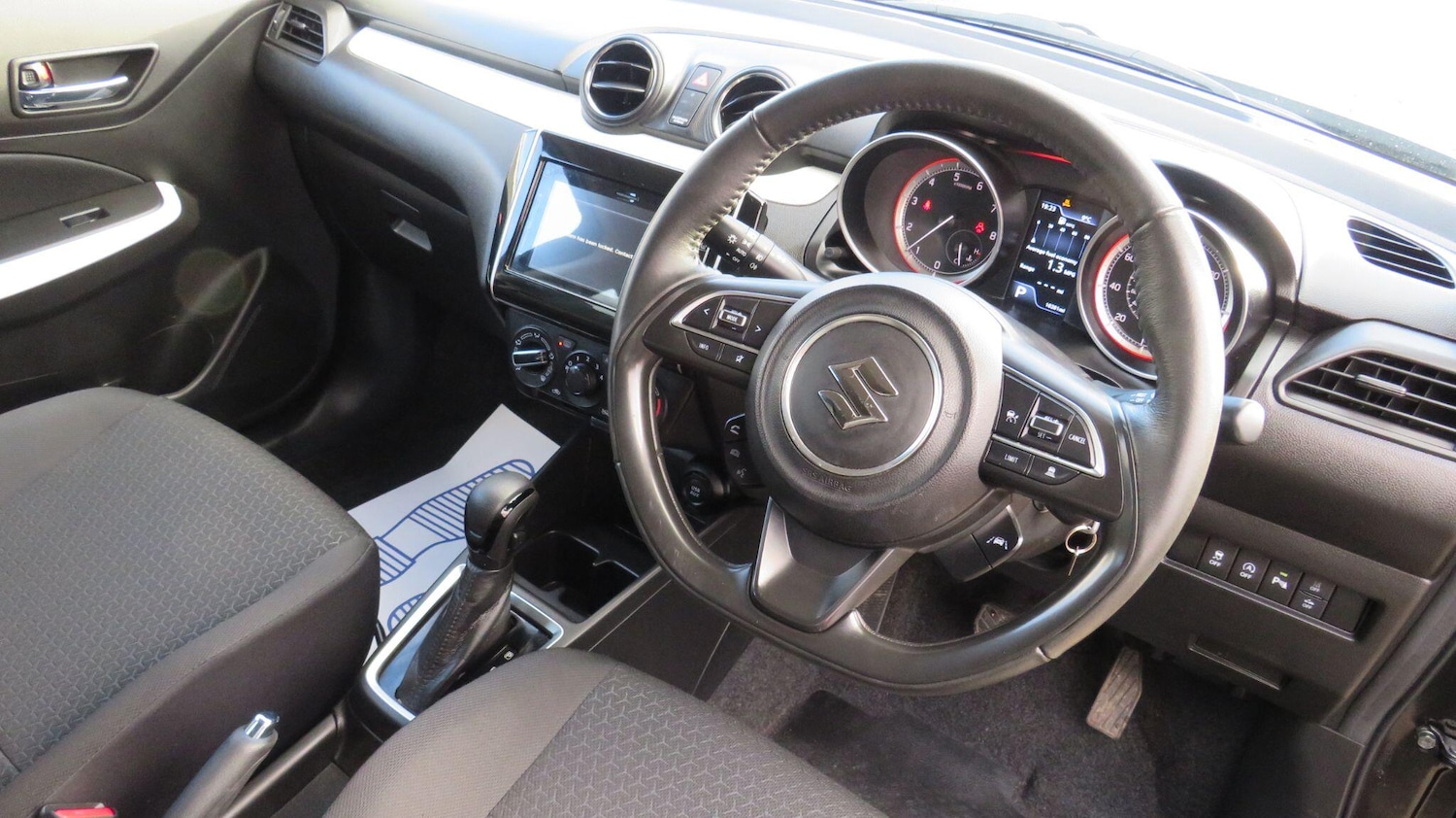 Used Suzuki Swift for sale - 77242413: Photo 3