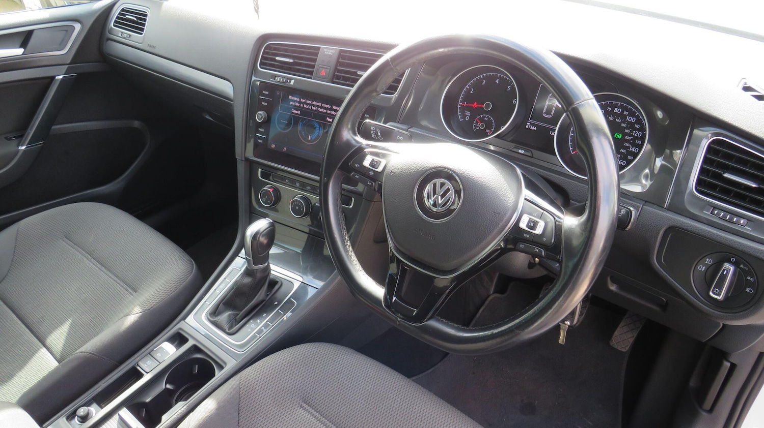 Used Volkswagen Golf 2019 for sale - 78204768: Photo 2