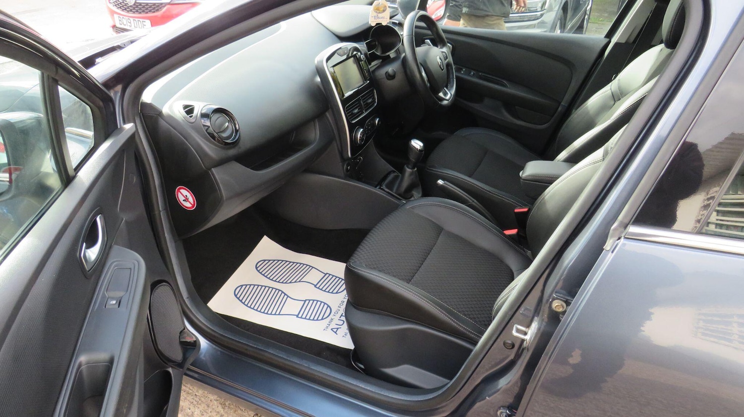 Used Renault Clio 2017 for sale - 76371192: Photo 16