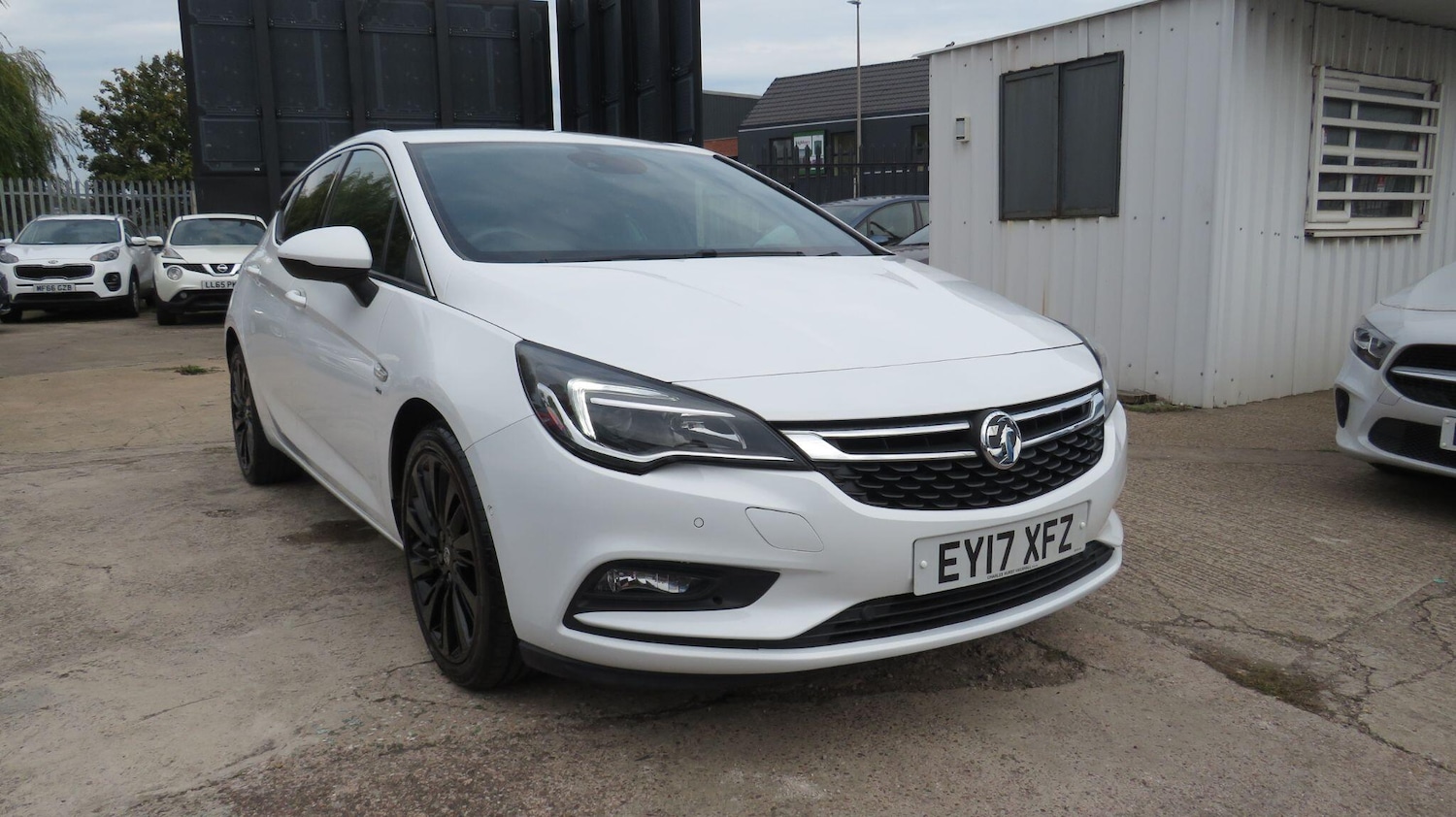 Used Vauxhall Astra 2017 for sale - 76214214: Photo 1