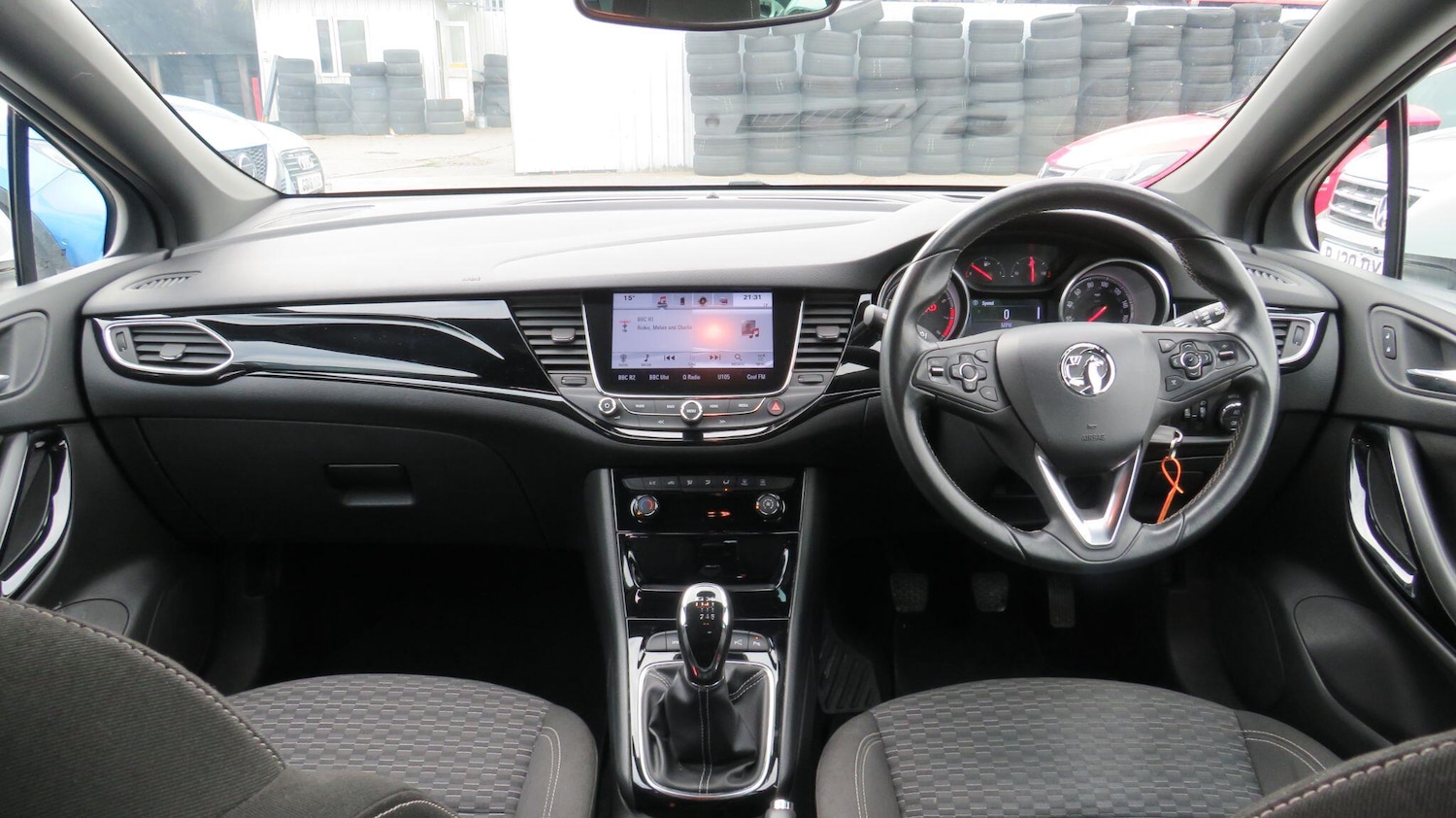 Used Vauxhall Astra 2017 for sale - 76214214: Photo 2