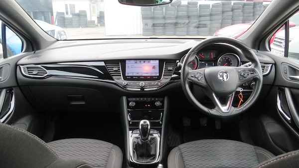 Used Vauxhall Astra 2017 for sale - 76214214: Photo 2