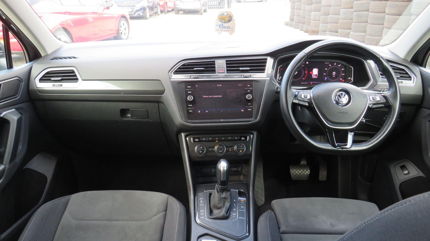 Used Volkswagen Tiguan 2020 for sale - 77440883: Photo 2