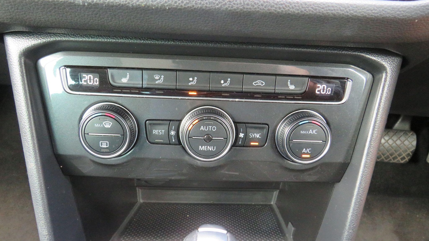 Used Volkswagen Tiguan 2020 for sale - 77440883: Photo 31