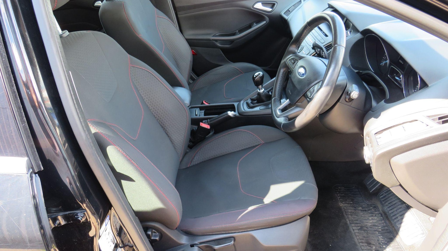 Used Ford Focus 2015 for sale - 76936262: Photo 11