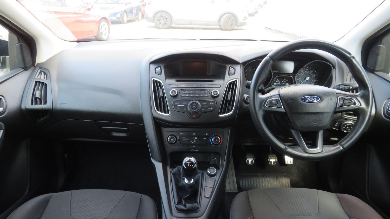 Used Ford Focus 2015 for sale - 76936262: Photo 2