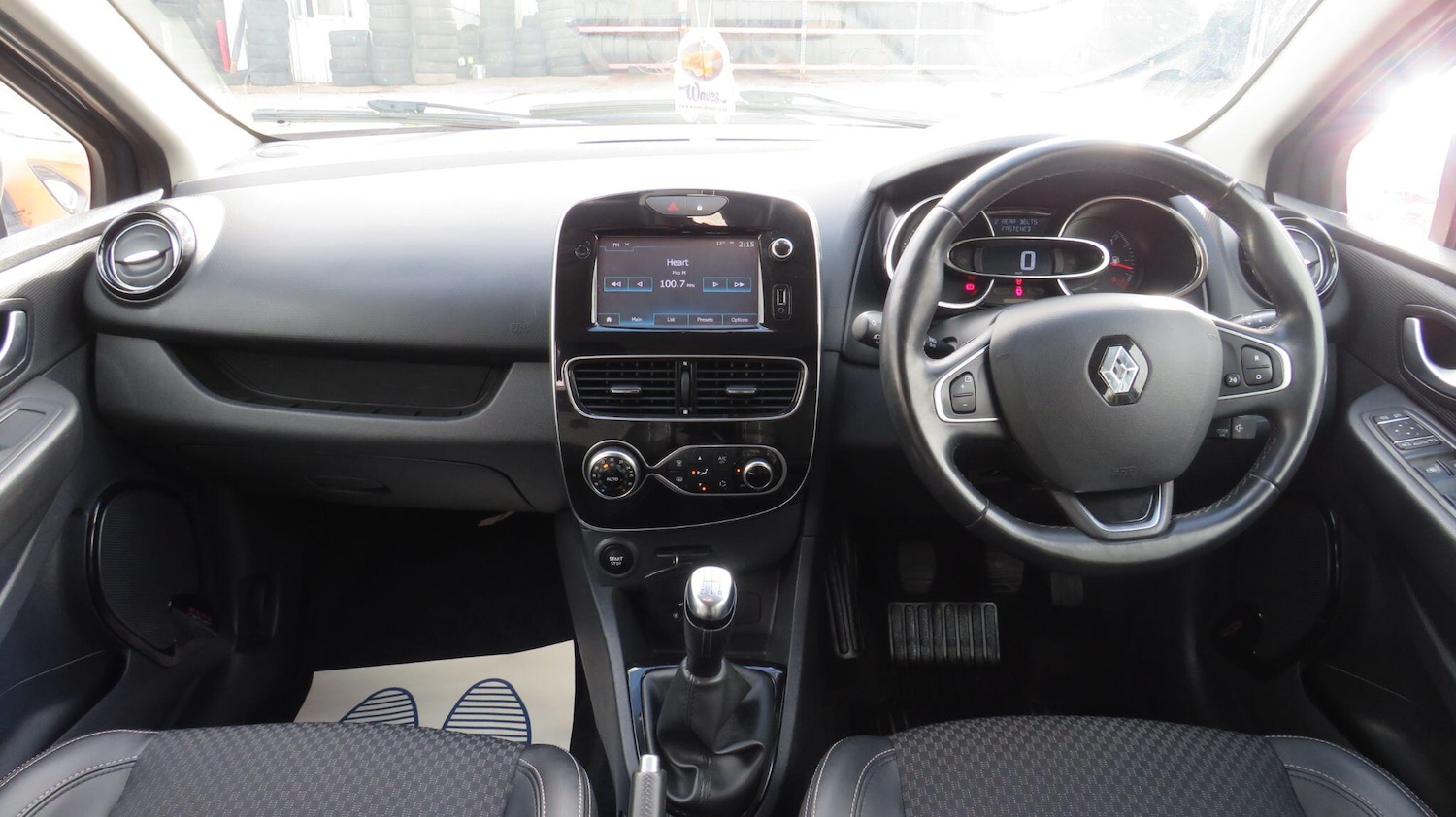 Used Renault Clio 2017 for sale - 76996444: Photo 2