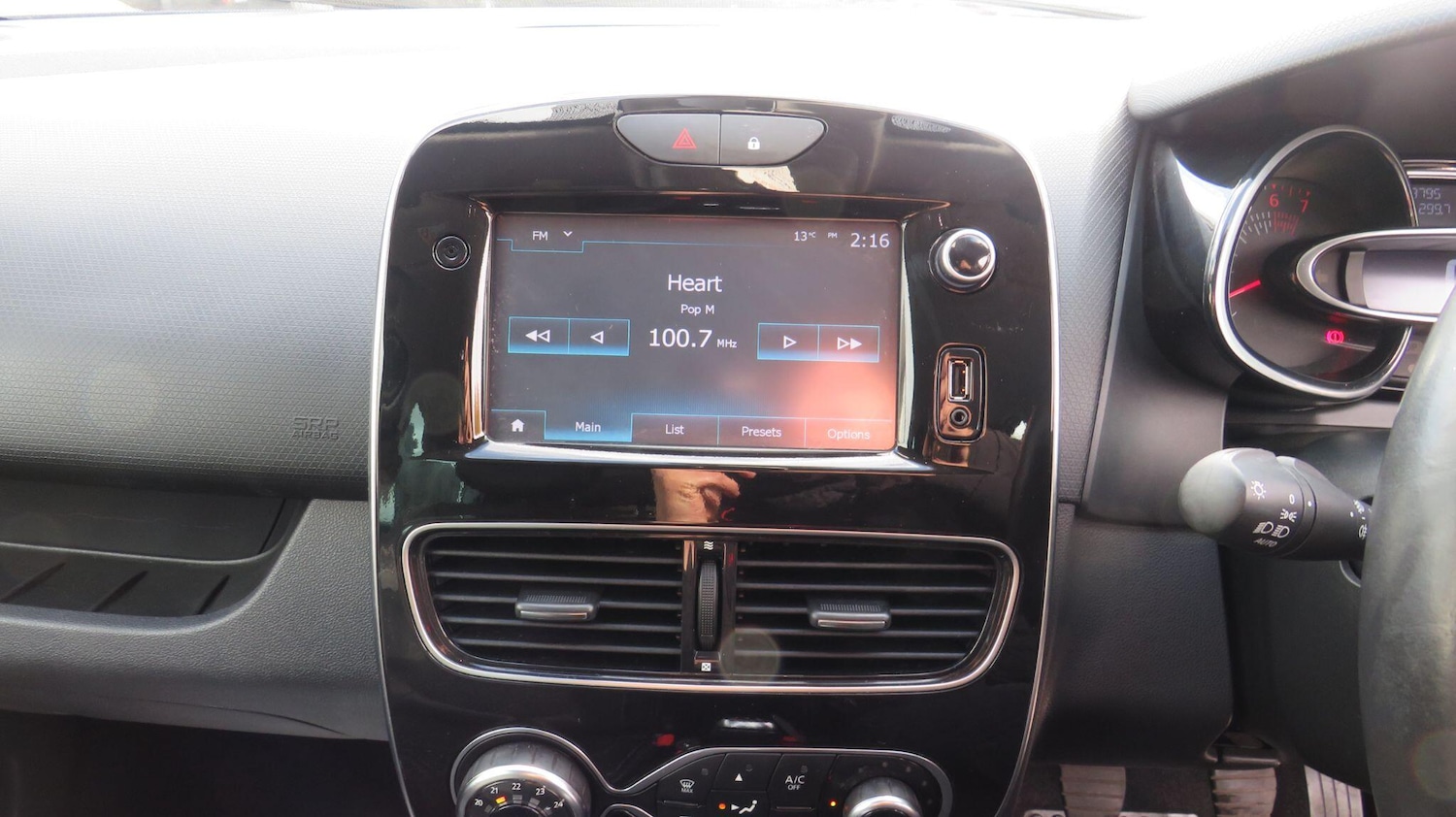 Used Renault Clio 2017 for sale - 76996444: Photo 24