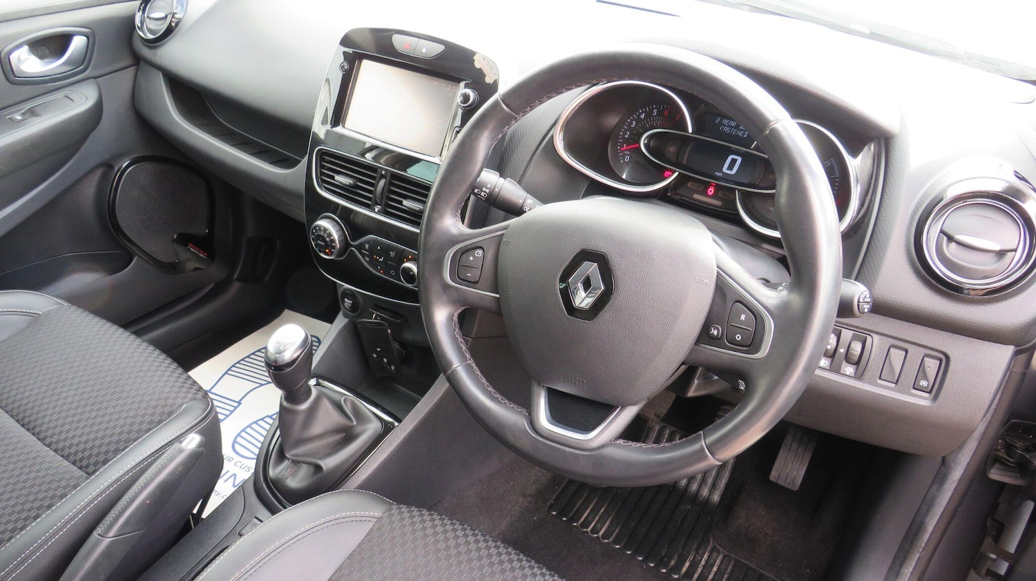 Used Renault Clio 2017 for sale - 76996444: Photo 3