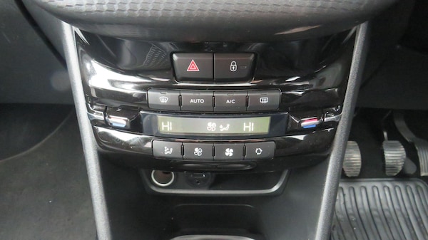 Used Peugeot 2008 2018 for sale - 74173487: Photo 29