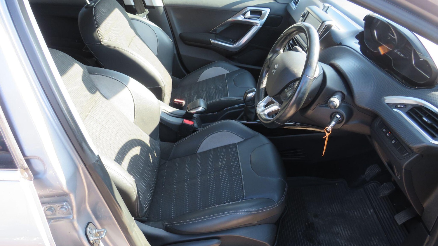 Used Peugeot 2008 for sale - 77808822: Photo 11