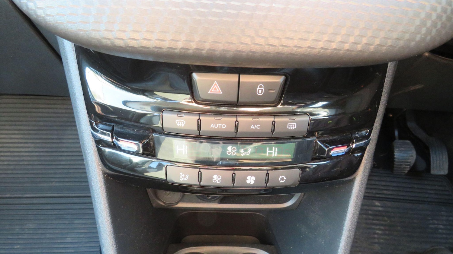 Used Peugeot 2008 for sale - 77808822: Photo 20