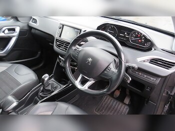 Used Peugeot 2008 2018 for sale - 77166644: Photo