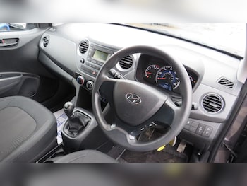 Used Hyundai i10 2018 for sale - 77166523: Photo