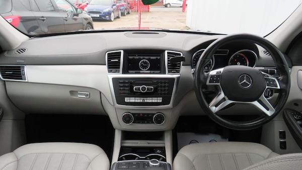Used Mercedes-Benz GL-Class 2014 for sale - 76215394: Photo 2