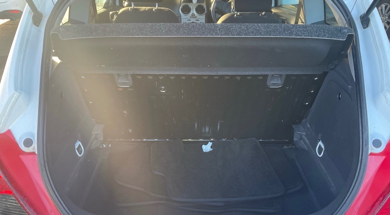 Used Vauxhall Corsa 2012 for sale - 77370985: Photo 3