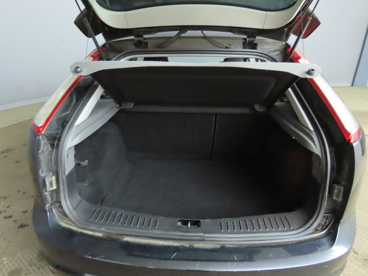 Used Ford Focus 2009 for sale - 76964311: Photo 2