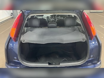 Used Ford Focus 2004 for sale - 76073718: Photo 3
