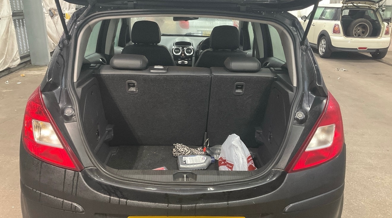 Used Vauxhall Corsa 2009 for sale - 76366992: Photo 2