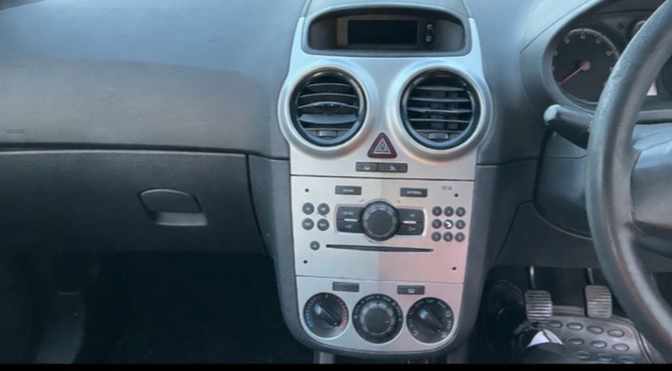 Used Vauxhall Corsa 2011 for sale - 77258516: Photo 7