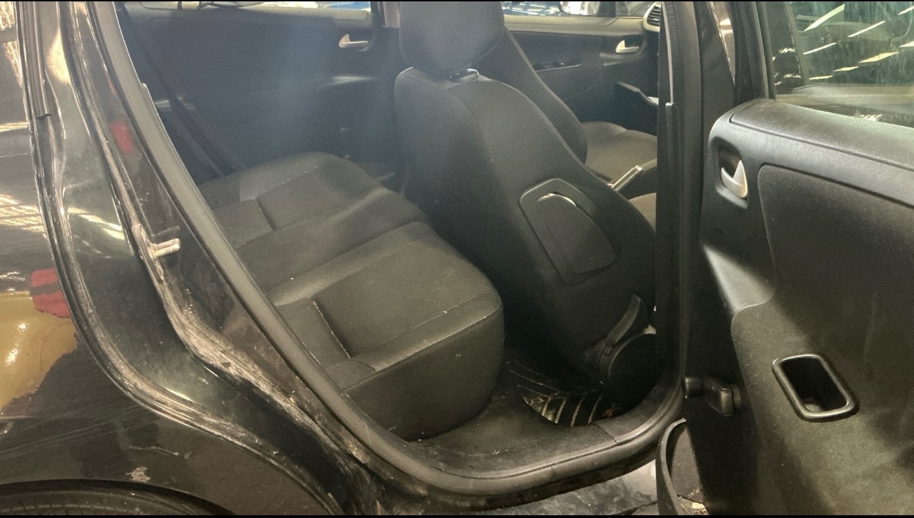 Used Peugeot 207 2011 for sale - 76536880: Photo 3