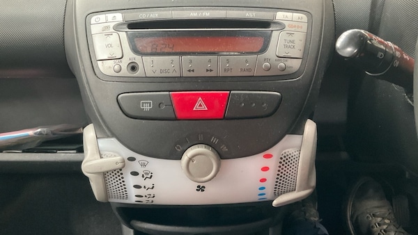 Used Toyota AYGO 2013 for sale - 76258144: Photo 6