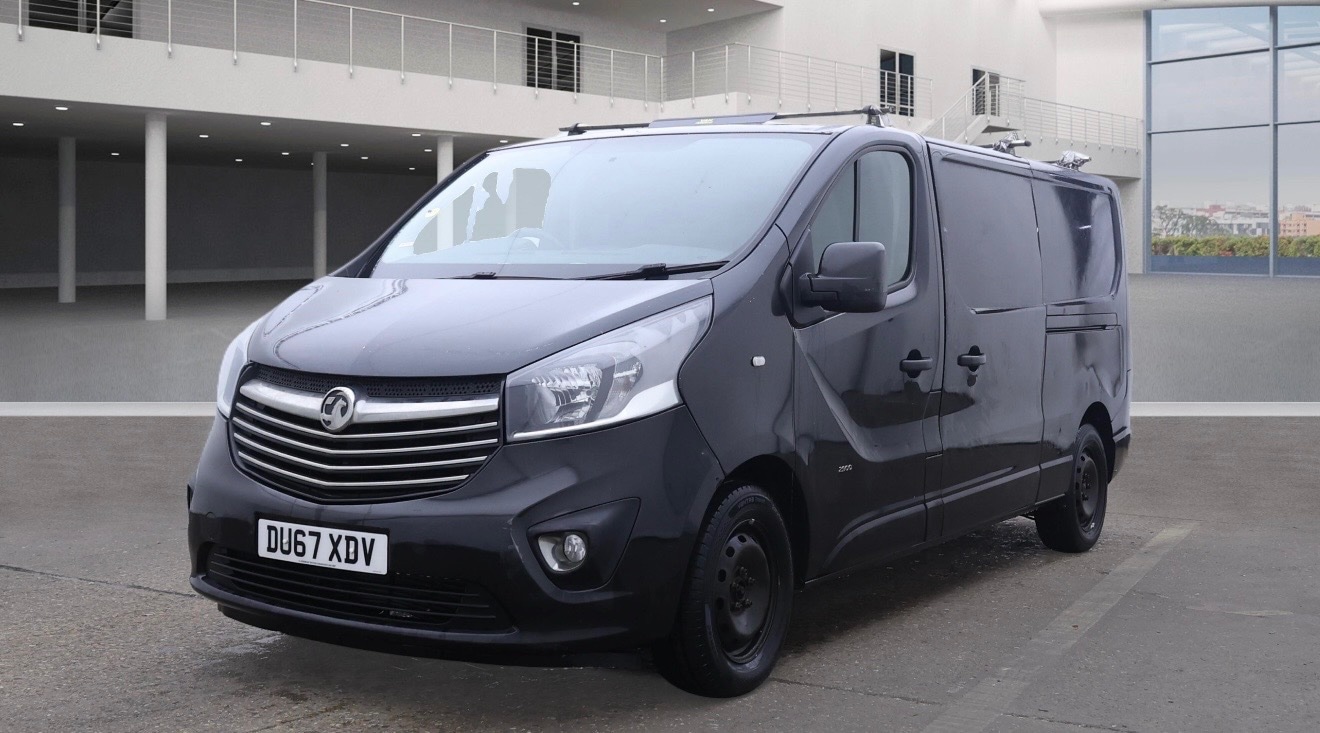 Used Vauxhall Vivaro 2017 for sale - 77106750: Photo 2