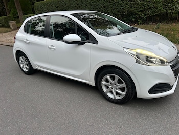 Peugeot - 208