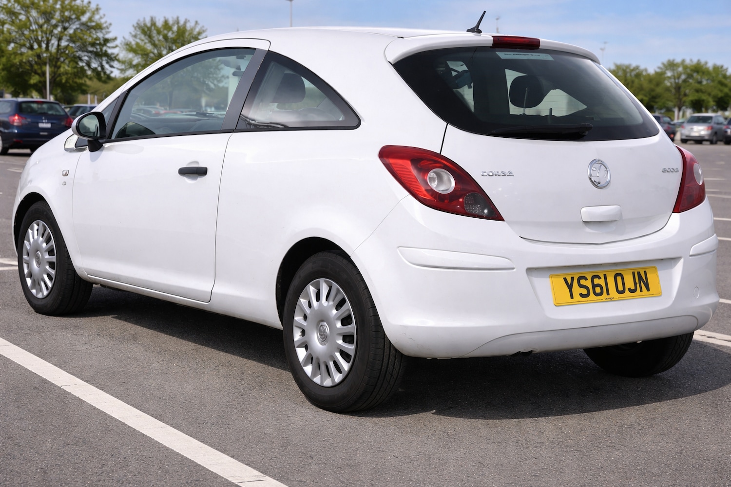 Used Vauxhall Corsa 2012 for sale - 77173568: Photo 2