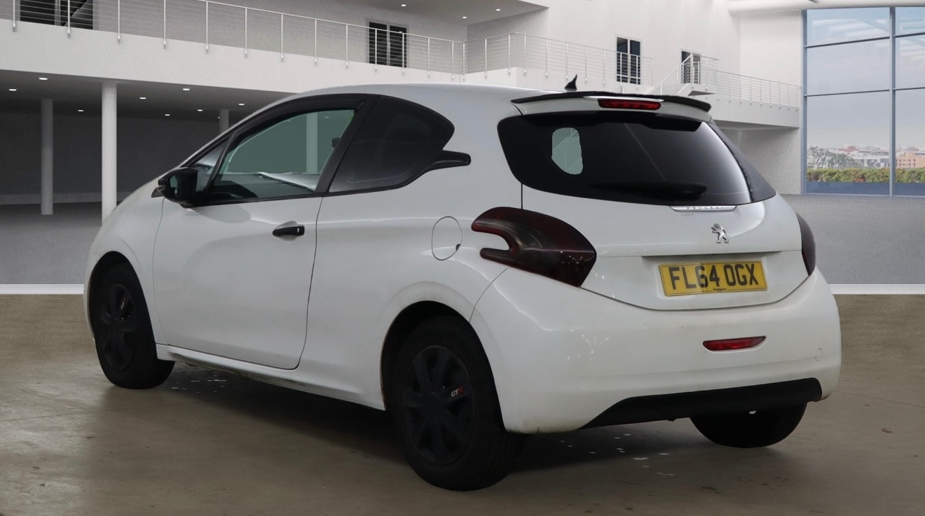 Used Peugeot 208 2015 for sale - 76369541: Photo 3