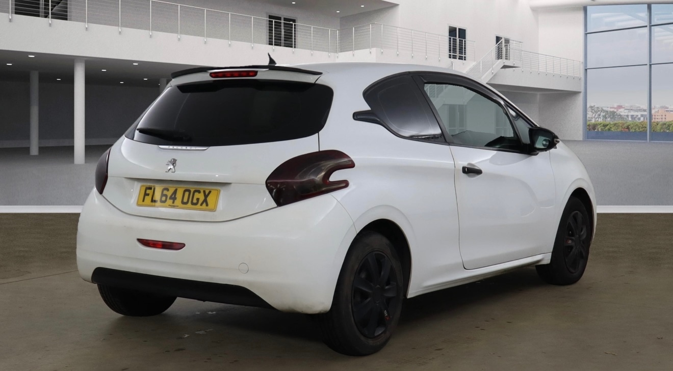 Used Peugeot 208 2015 for sale - 76369541: Photo 4