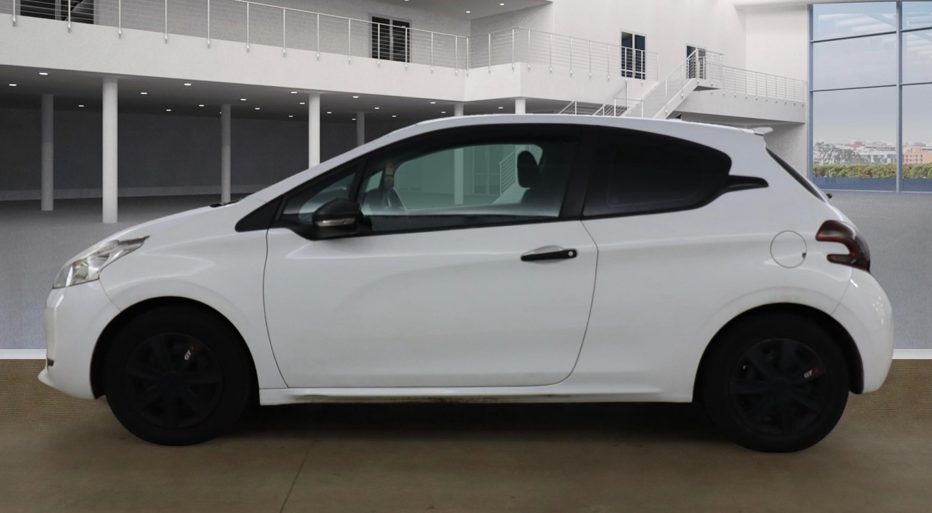 Used Peugeot 208 2015 for sale - 76369541: Photo 6