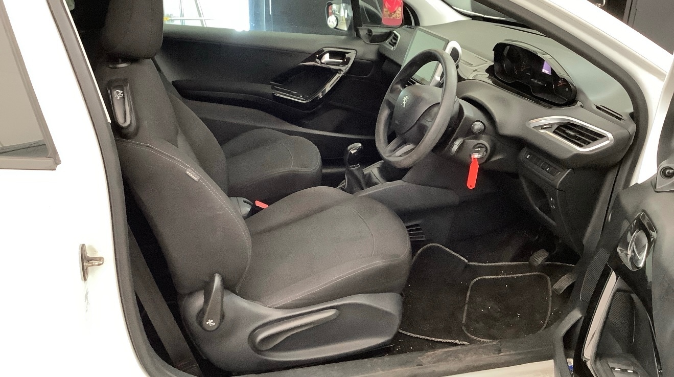 Used Peugeot 208 2015 for sale - 76369541: Photo 9