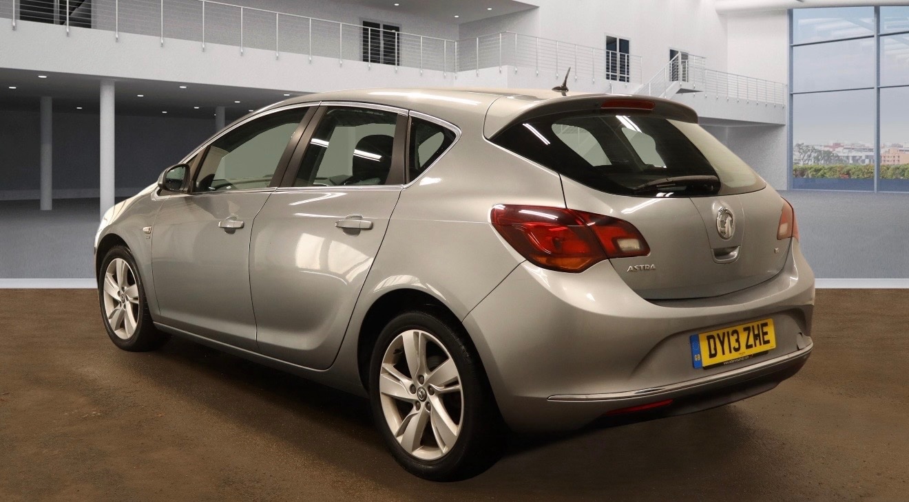 Used Vauxhall Astra 2013 for sale - 77370995: Photo 3