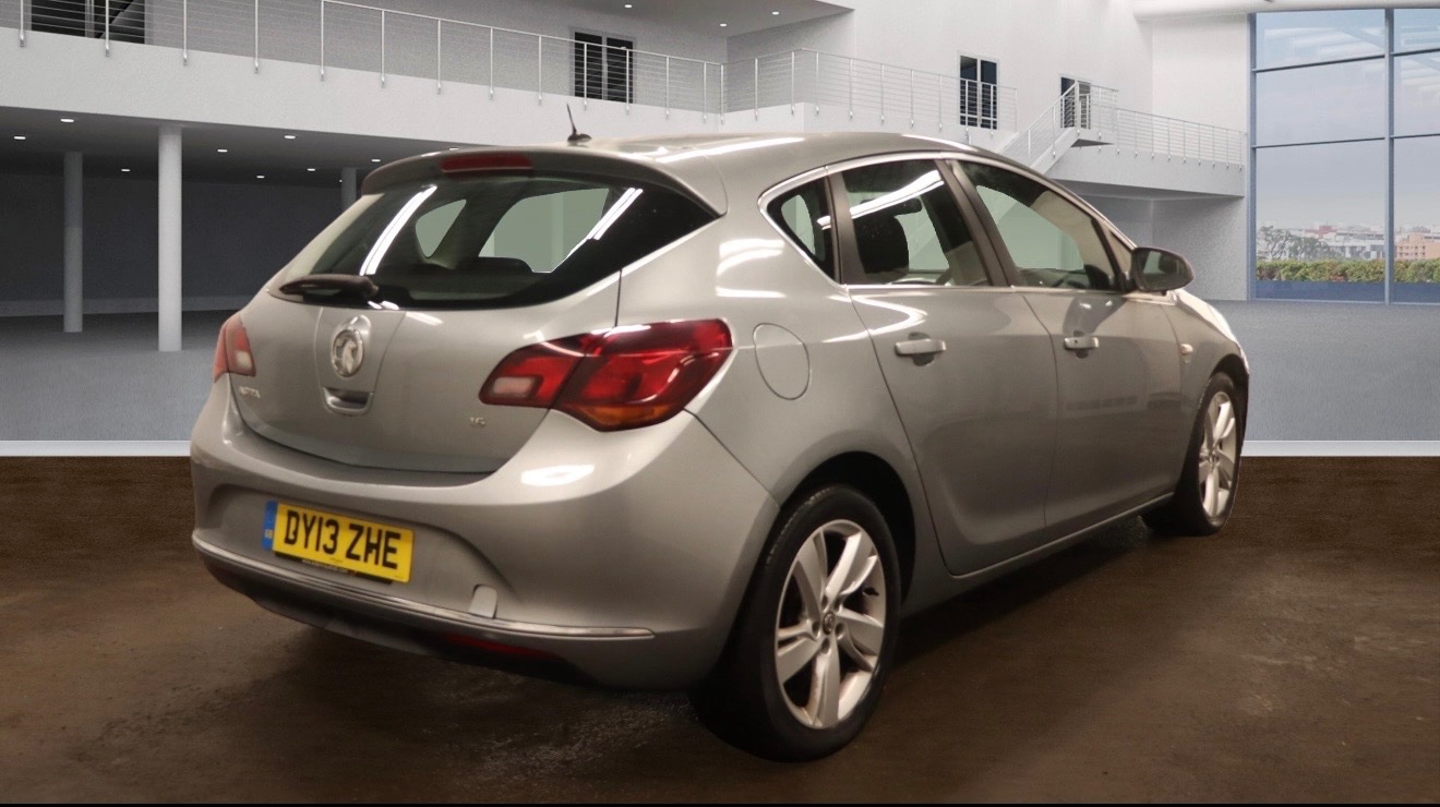 Used Vauxhall Astra 2013 for sale - 77370995: Photo 4