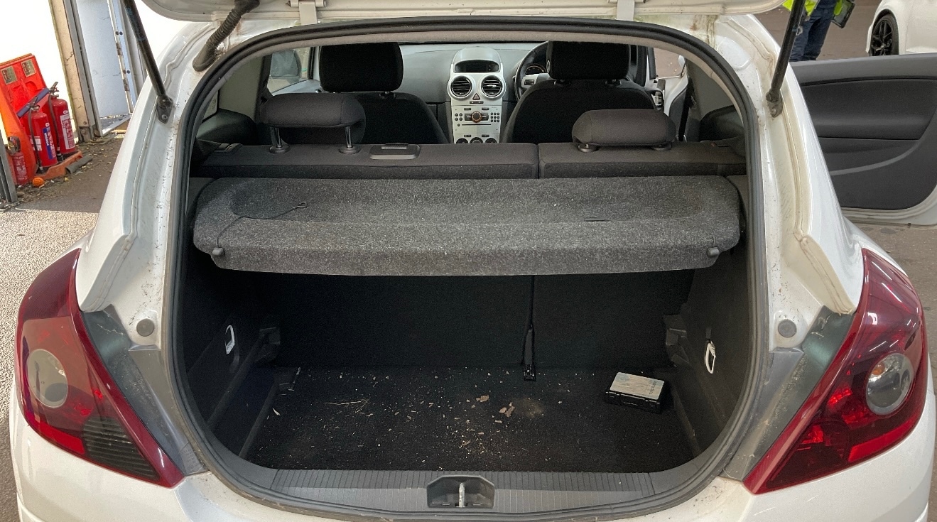 Used Vauxhall Corsa 2010 for sale - 76412411: Photo 2