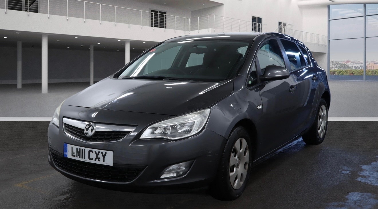 Used Vauxhall Astra 2011 for sale - 77314150: Photo 2