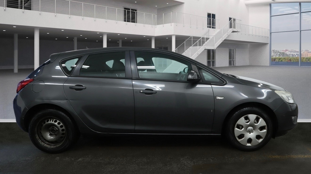 Used Vauxhall Astra 2011 for sale - 77314150: Photo 5