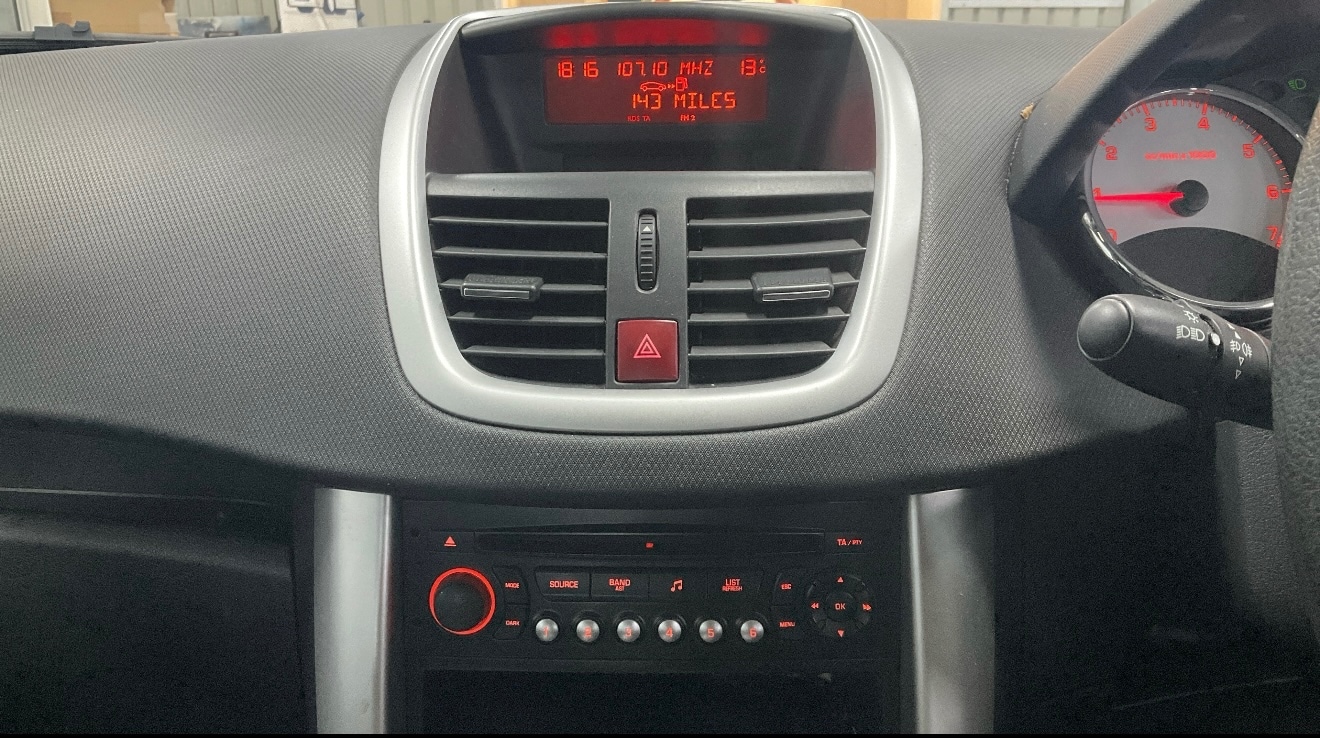 Used Peugeot 207 2011 for sale - 76440781: Photo 6