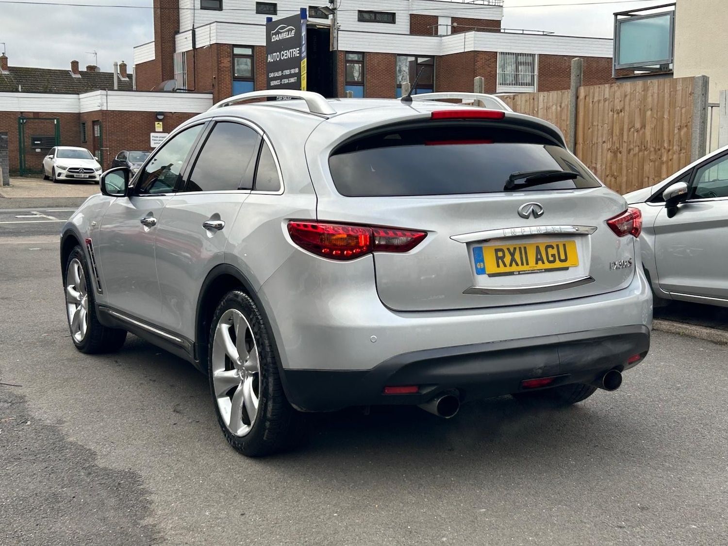 Used Infiniti FX 2011 for sale - 76697879: Photo 2