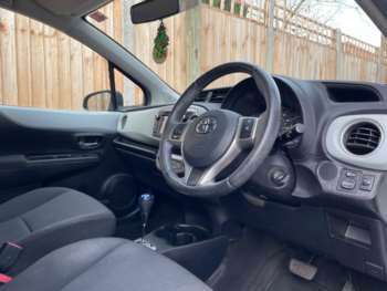 Used Toyota Yaris 2013 for sale - 74096465: Photo