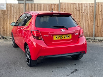 Used Toyota Yaris 2015 for sale - 77043102: Photo