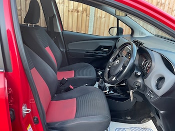 Used Toyota Yaris 2015 for sale - 77043102: Photo