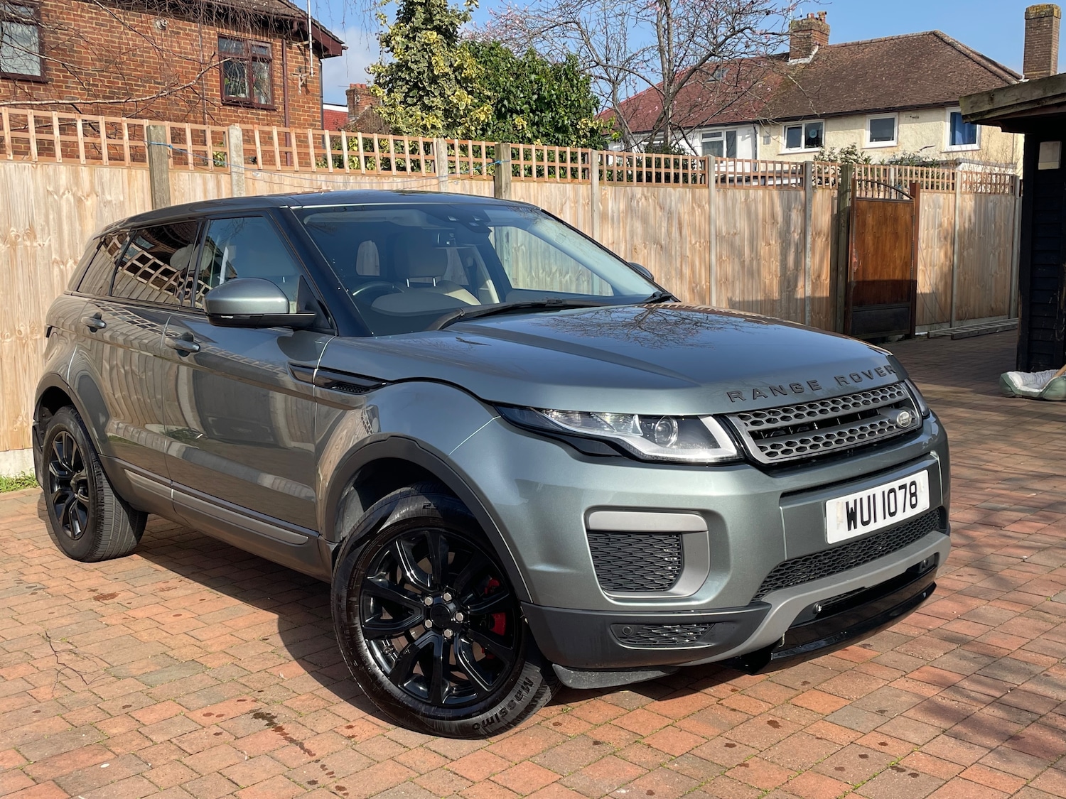 Used Land Rover Range Rover Evoque 2016 for sale - 77666010: Photo 2