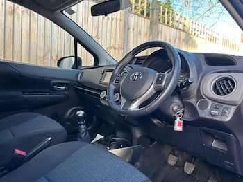 Used Toyota Yaris 2013 for sale - 76859360: Photo