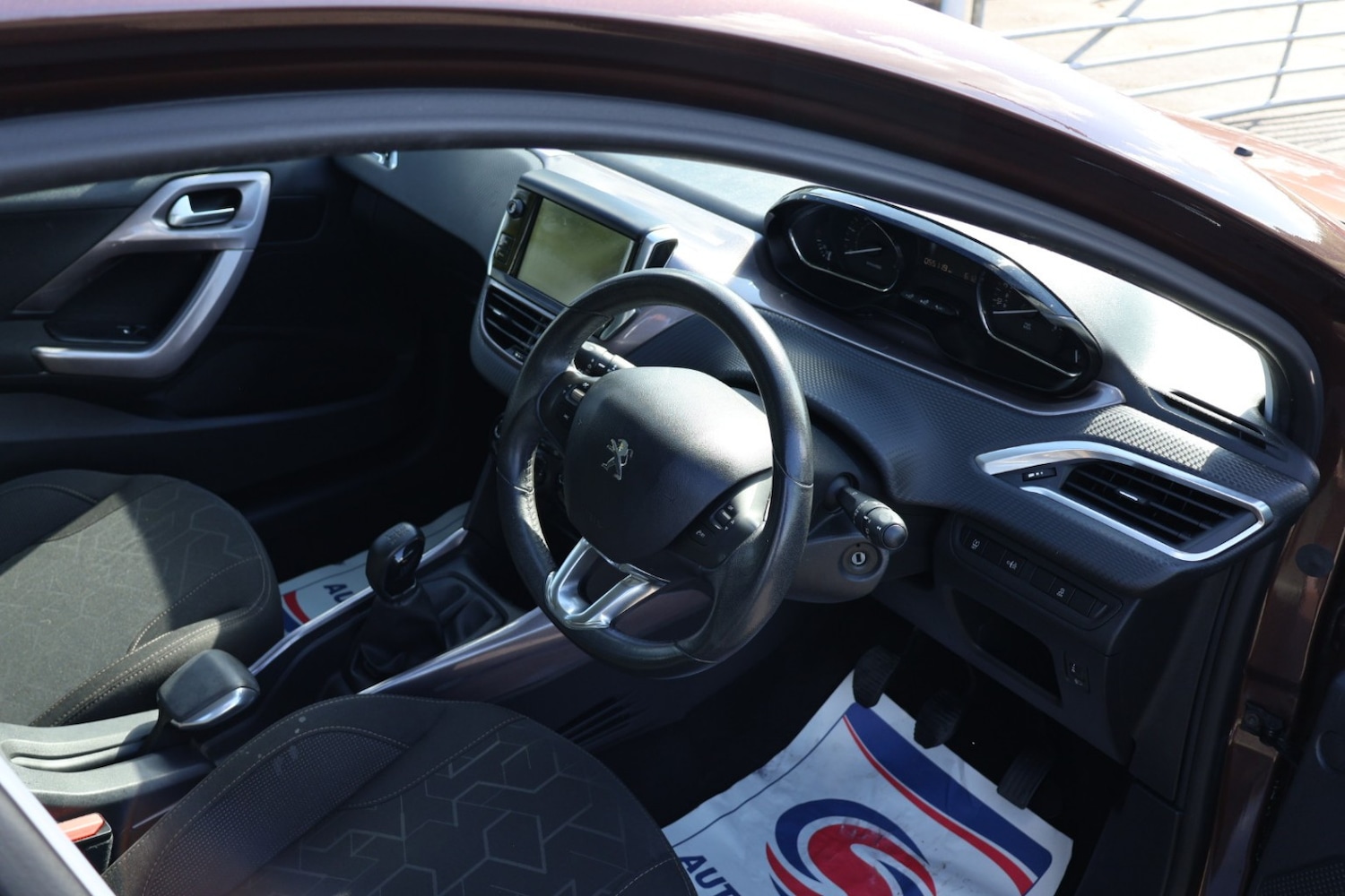 Used Peugeot 2008 2015 for sale - 76825798: Photo 7