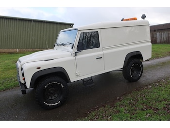 Land Rover Defender feature image
