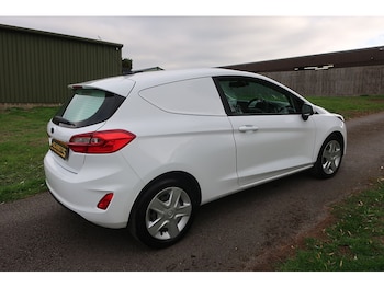 Used Ford Fiesta Van 2020 for sale - 76163715: Photo 2