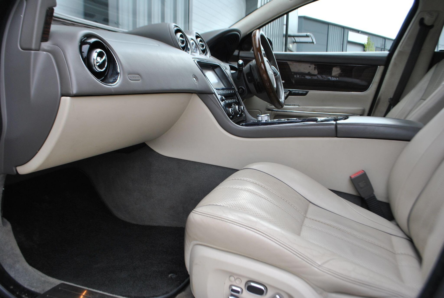 Used Jaguar XJ 2011 for sale - 76786929: Photo 10