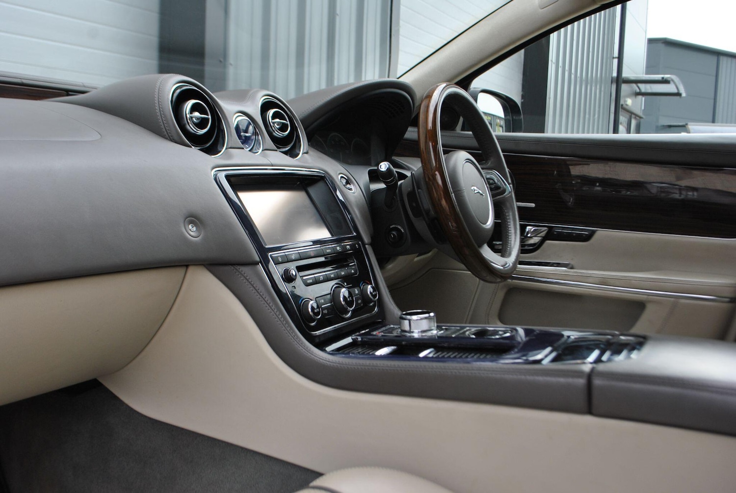 Used Jaguar XJ 2011 for sale - 76786929: Photo 11